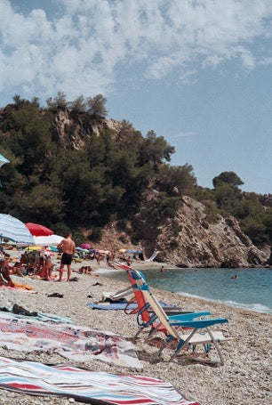 la vida en la playa by Isobella Hobbs